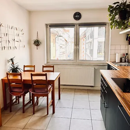 Apartment Stadtmitte, 2 Kingsize-betten, Kaffe-flat, Bis Zu 4 Personen, Balkon *